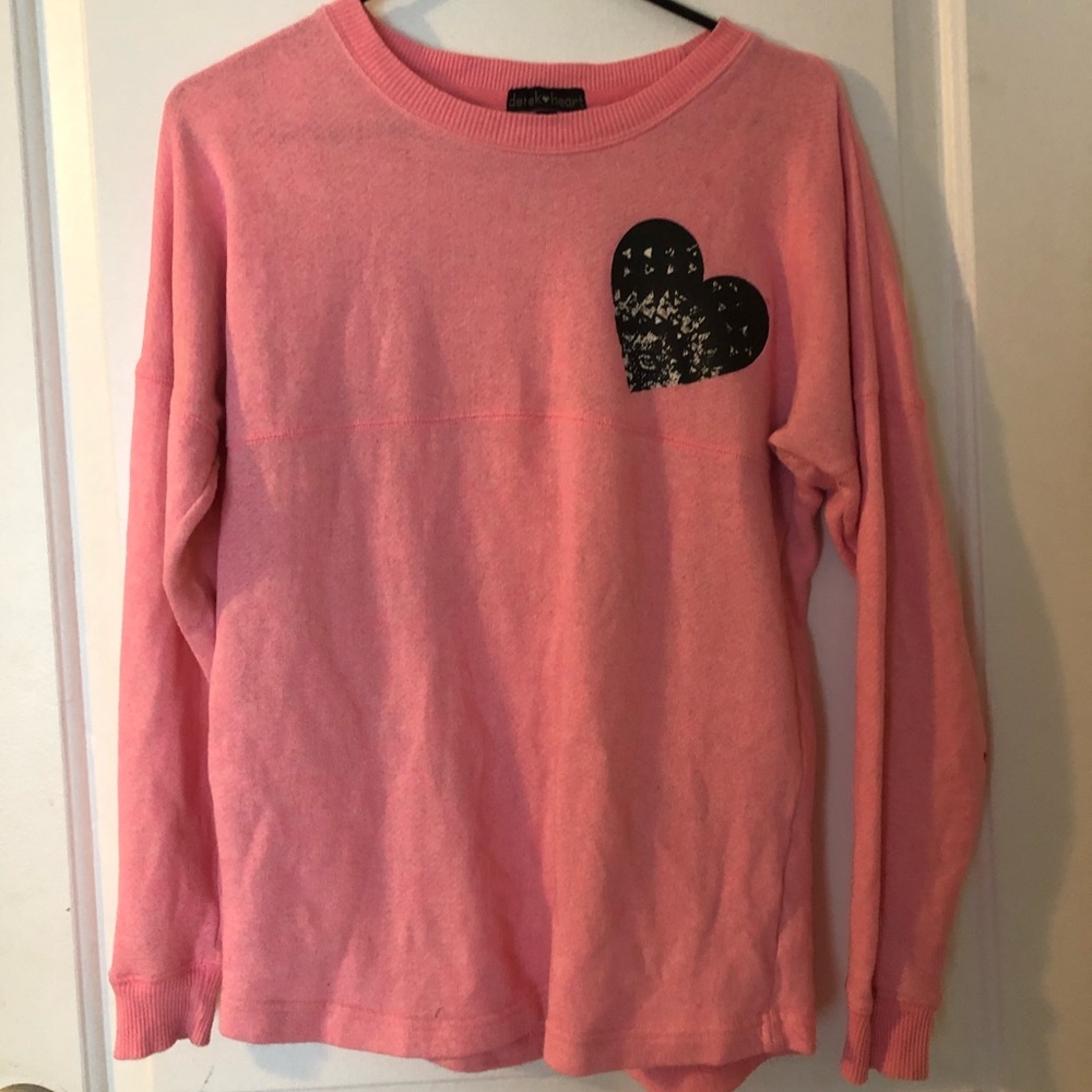 Pink thin sweater with details